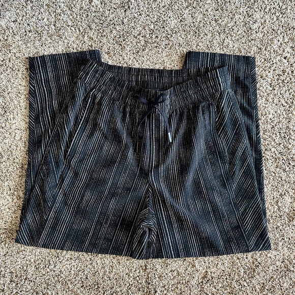 Athleta Arrival Black Stripe Pant, 6 - Picture 5 of 7